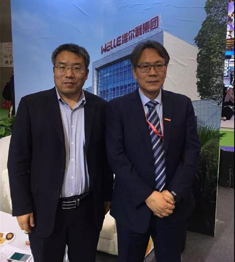 維爾利董事長李月中（右）與中國水網主編谷林