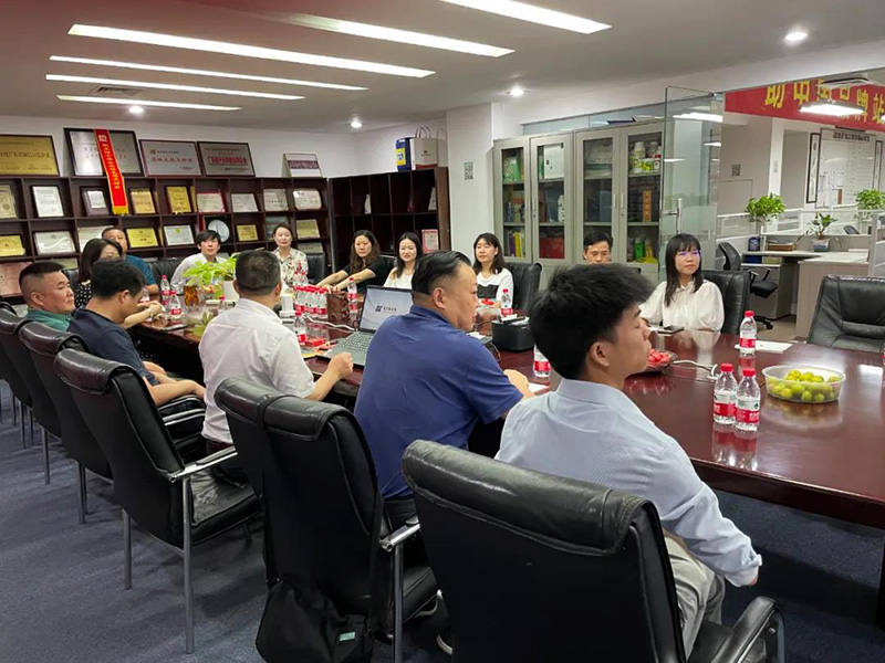 宜昌廣東商會、湖北人民政府駐深、宜昌人民政府駐深等領導與企業家一行蒞臨南方略咨詢集團指導工作3
